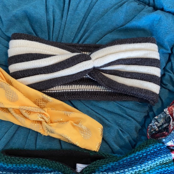 8 assorted headbands/ear covers - Picture 7 of 8